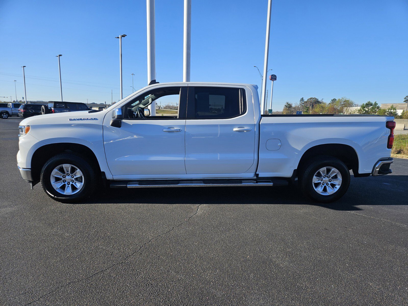 2024 Chevrolet Silverado 1500 LT photo 4