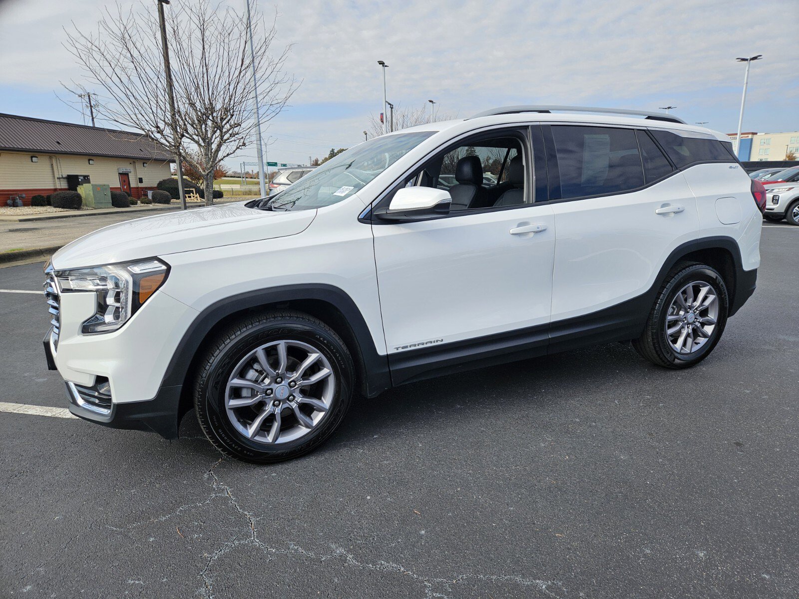 2024 Gmc Terrain SLT photo 2
