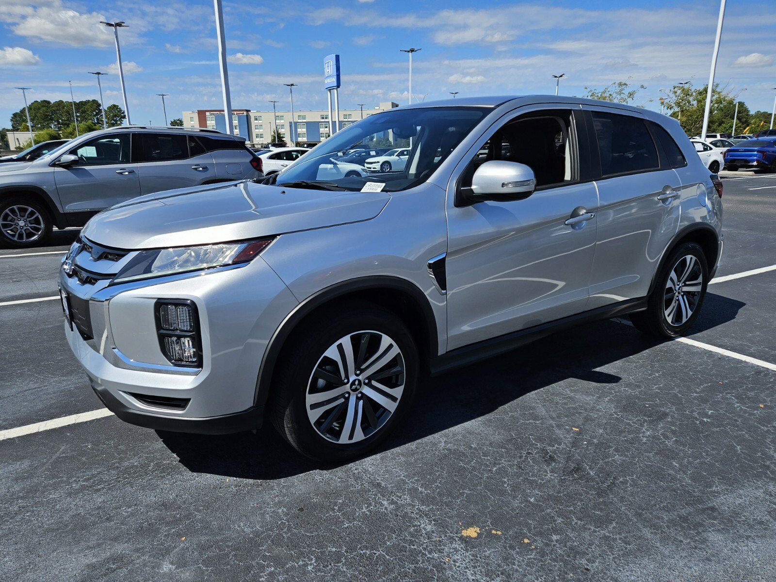 2024 Mitsubishi Outlander Sport ES photo 2