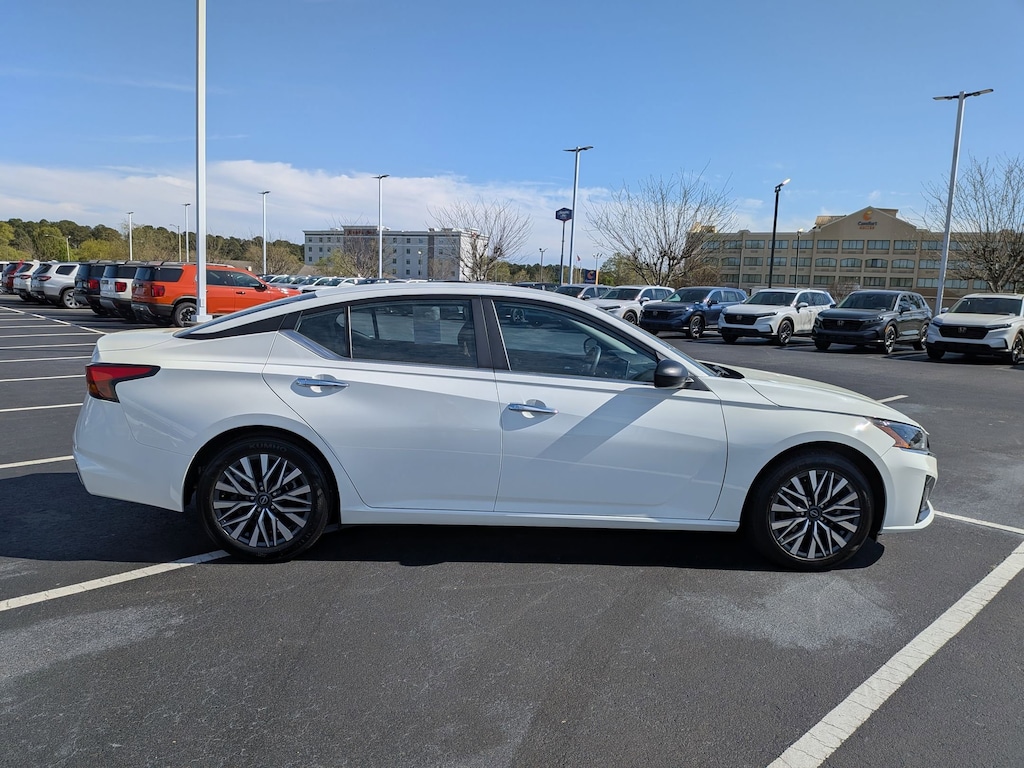 Used 2025 Nissan Altima SV Sedan
