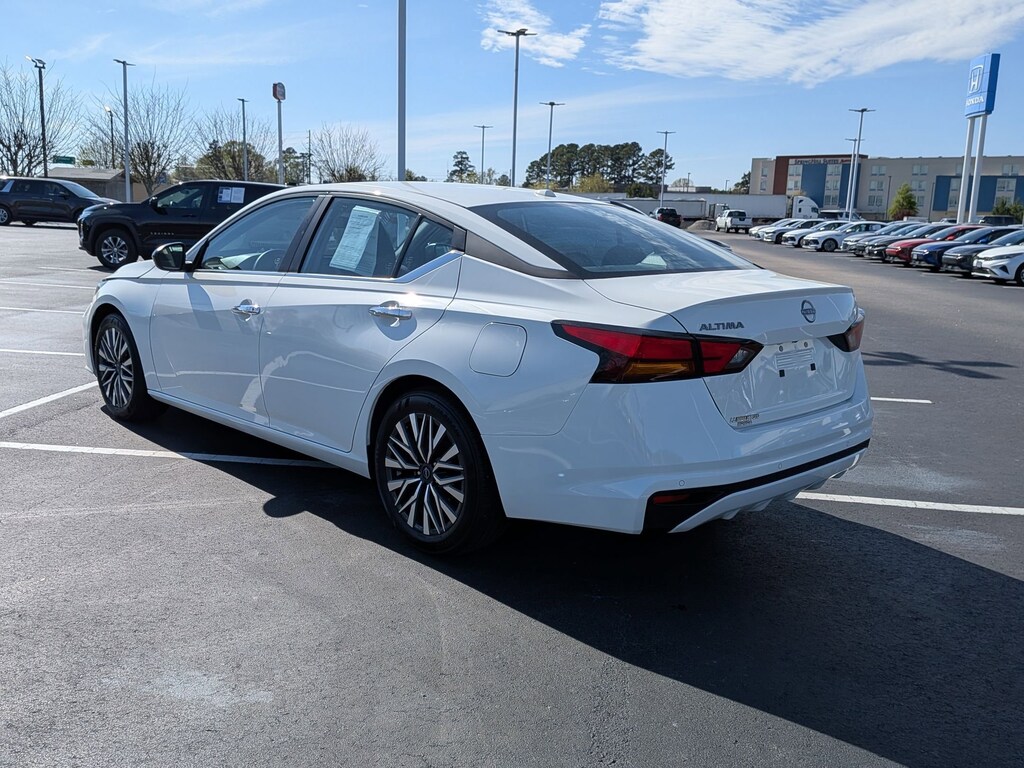 Used 2025 Nissan Altima SV Sedan