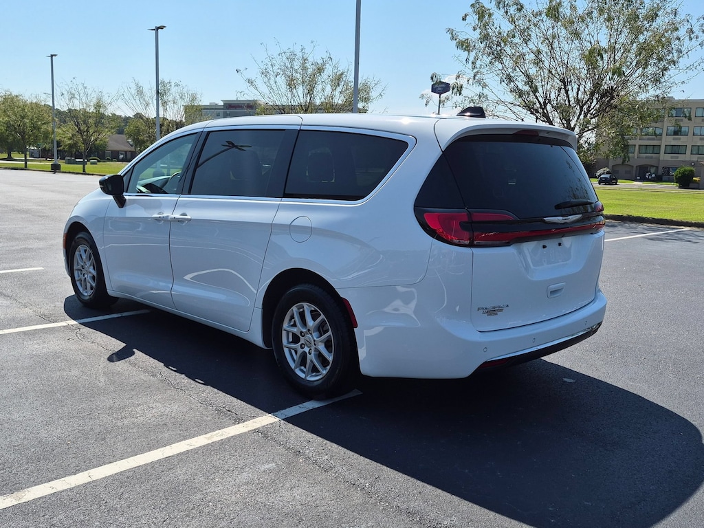 Used 2025 Chrysler Pacifica Select Van Passenger Van