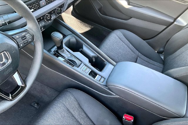 2025 Honda Accord SE - Photo 18