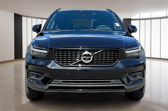 2021 Volvo XC40 T5 R-Design photo 2