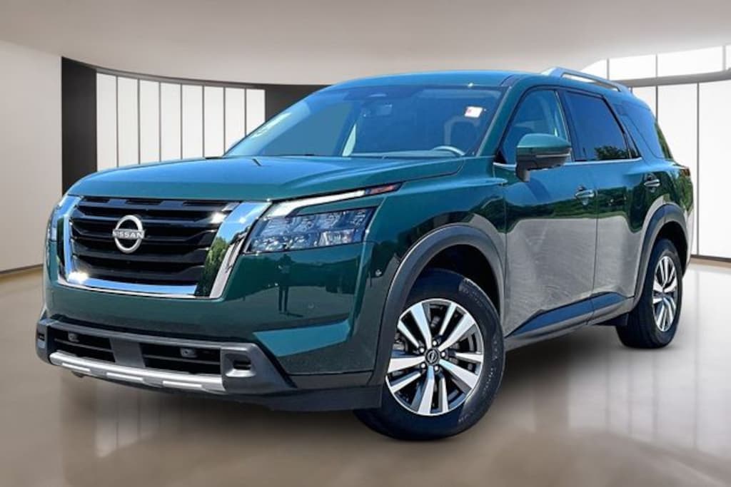 Used 2025 Nissan Pathfinder SL SUV