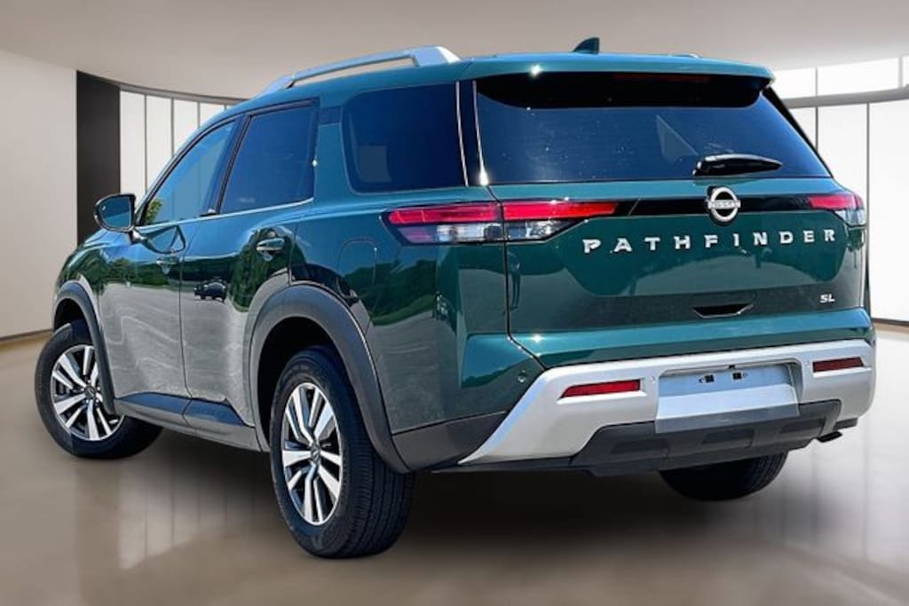 Used 2025 Nissan Pathfinder SL SUV