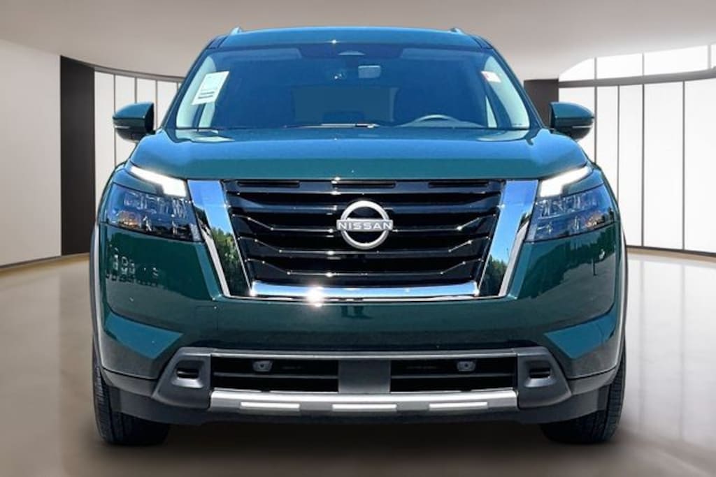 Used 2025 Nissan Pathfinder SL SUV