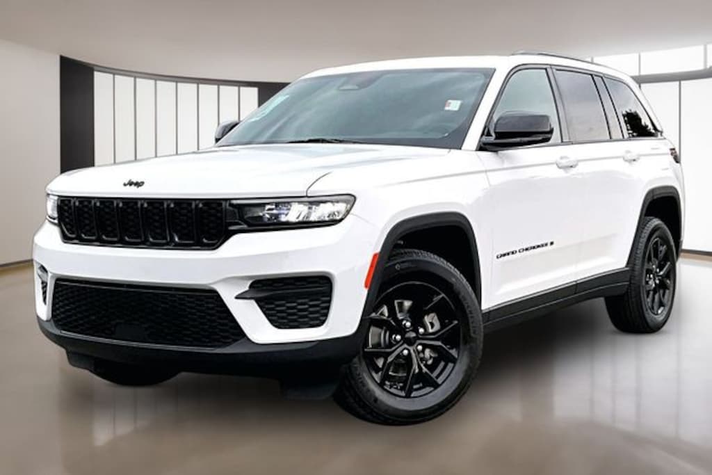 Used 2025 Jeep Grand Cherokee Laredo SUV