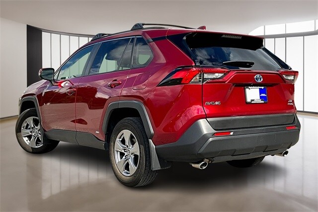 2023 Toyota RAV4 Hybrid XLE photo 2