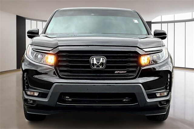 2023 Honda Ridgeline Sport photo 2