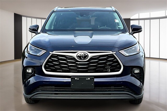 2023 Toyota Highlander L photo 2