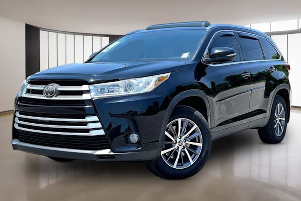 Used 2019 Toyota Highlander XLE V6 SUV
