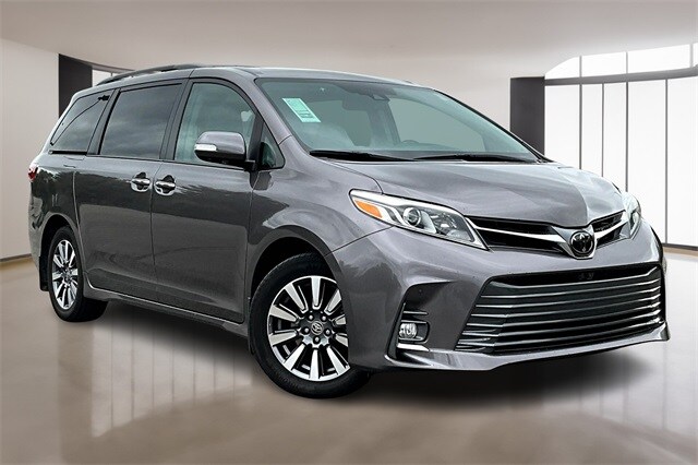 2020 Toyota Sienna Limited Premium photo 3