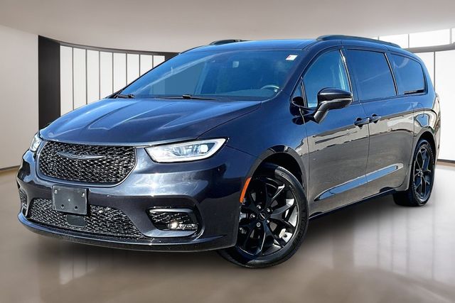 Used 2021 Chrysler Pacifica Touring L