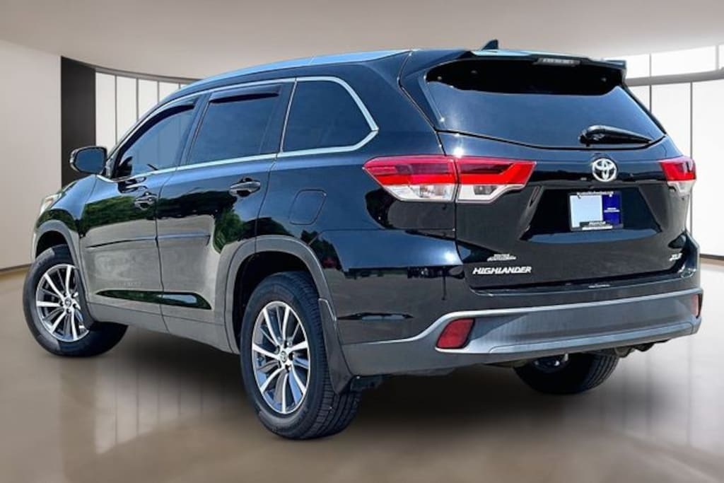 Used 2019 Toyota Highlander XLE V6 SUV