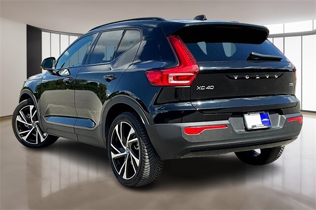 2021 Volvo XC40 T5 R-Design photo 4