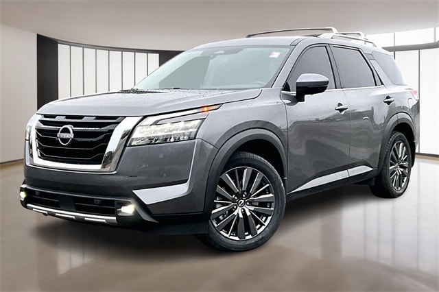 2022 Nissan Pathfinder SL's photo