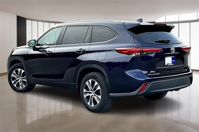 2023 Toyota Highlander L photo 4