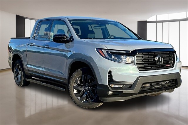 2023 Honda Ridgeline Sport photo 2