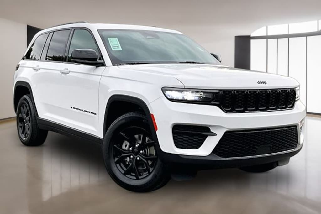 Used 2025 Jeep Grand Cherokee Laredo SUV