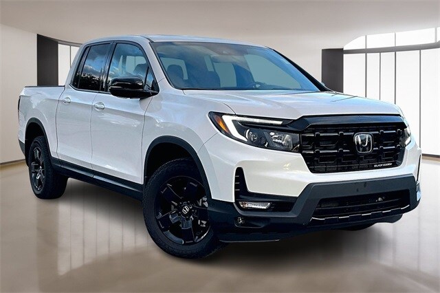 2024 Honda Ridgeline Black Edition photo 3