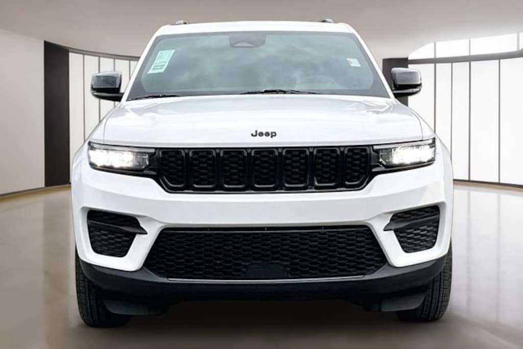 Used 2025 Jeep Grand Cherokee Laredo SUV