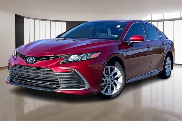 2022 Toyota Camry LE's photo