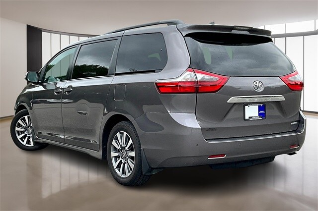 2020 Toyota Sienna Limited Premium photo 4