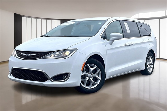 2019 Chrysler Pacifica Touring Plus's photo