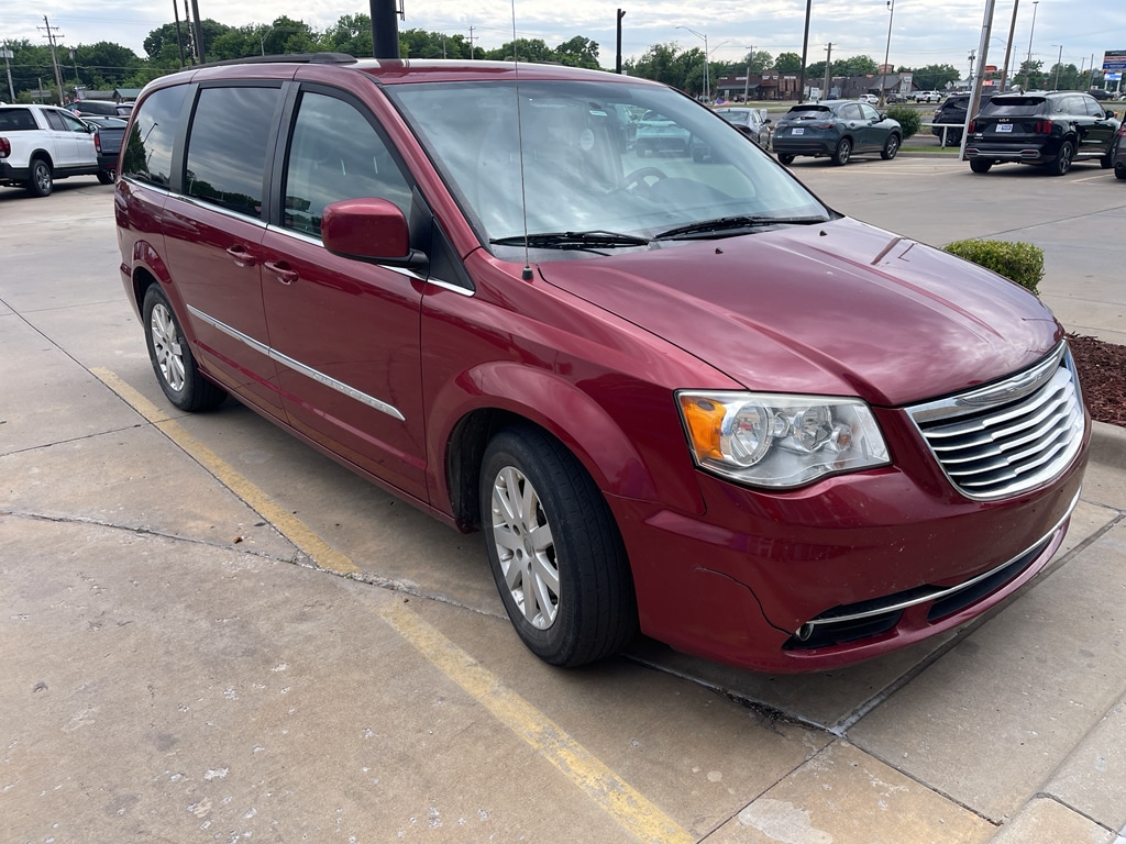 2015 Chrysler Town & Country Touring's photo