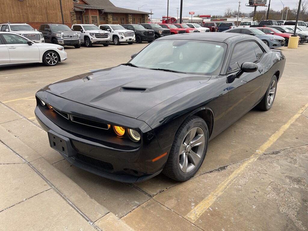 Used 2016 Dodge Challenger SXT Coupe