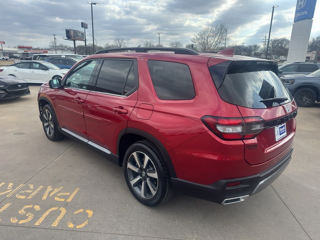 Used 2025 Honda Pilot Touring Sport Utility