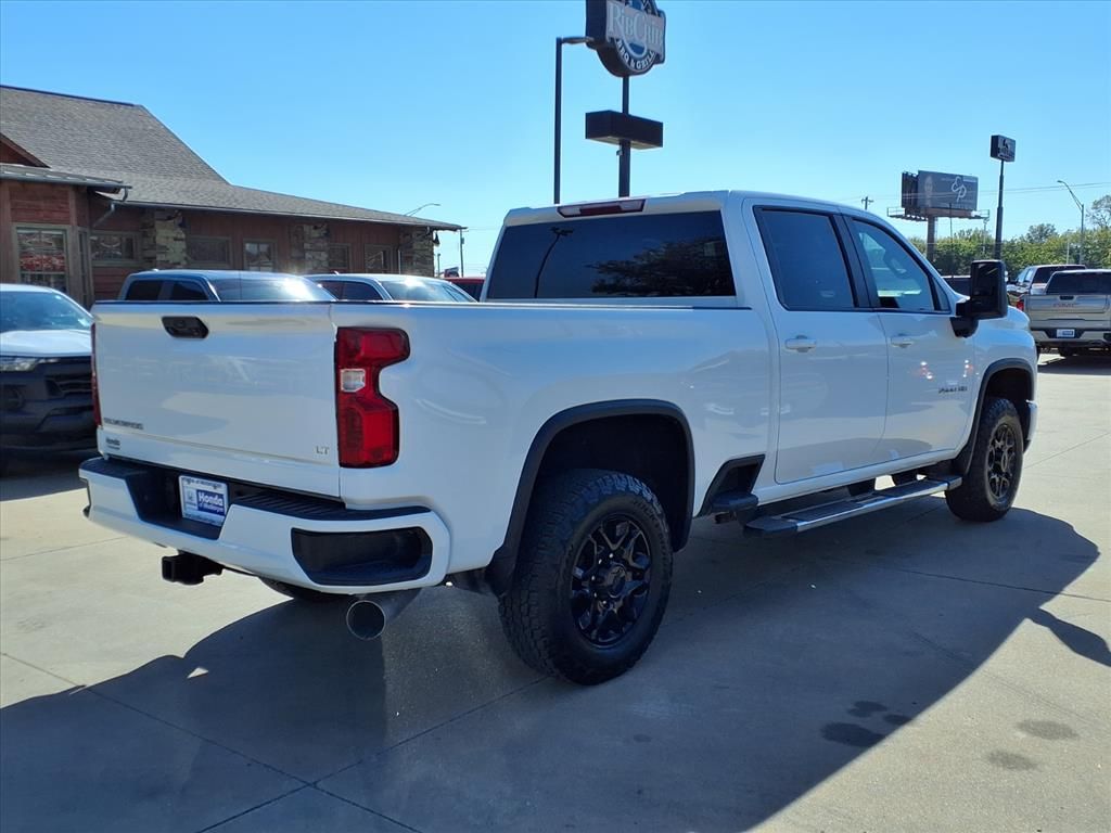 2024 Chevrolet Silverado 2500HD LT photo 2