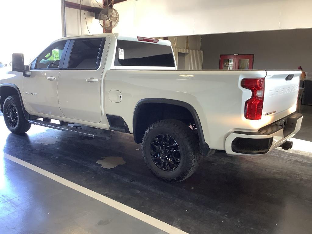 2024 Chevrolet Silverado LT photo 4