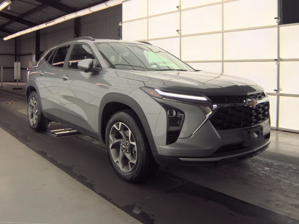 Used 2025 Chevrolet Trax LT Sport Utility