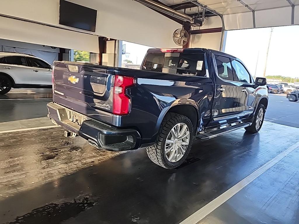2022 Chevrolet Silverado 1500 High Country photo 3