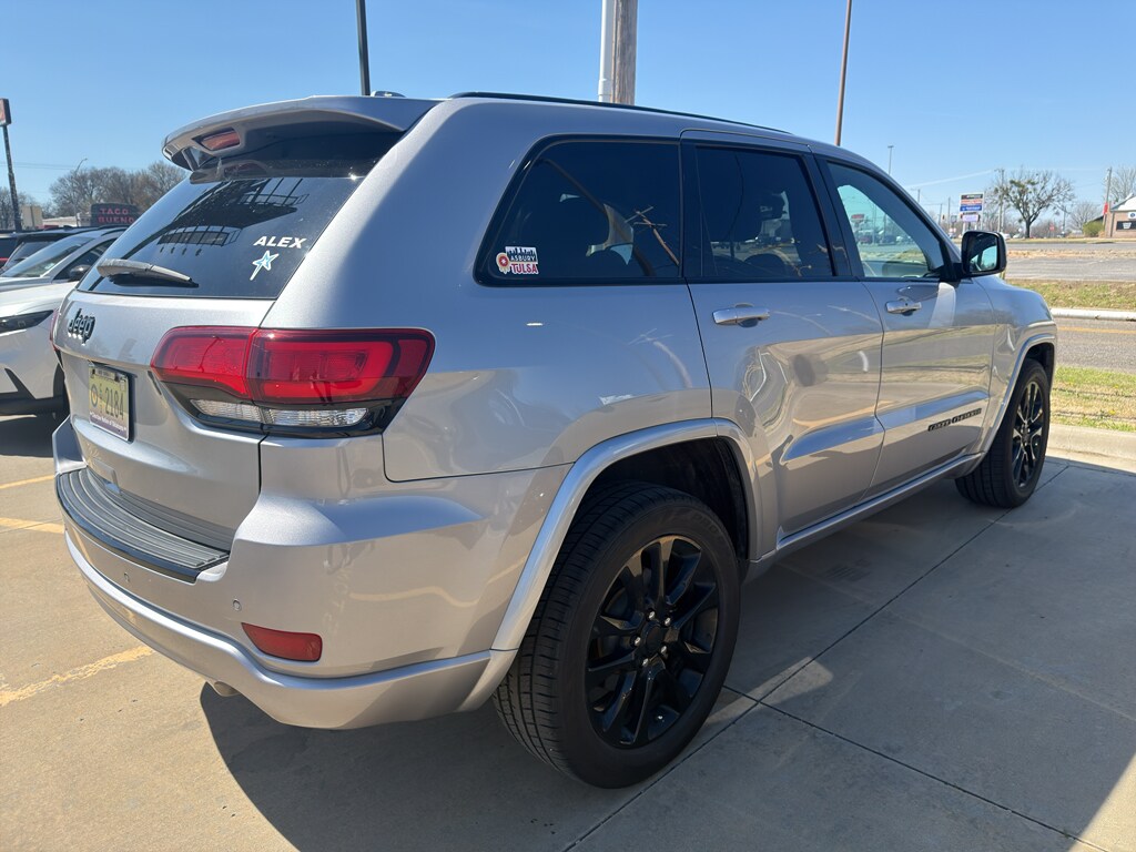 Used 2017 Jeep Grand Cherokee Altitude Sport Utility