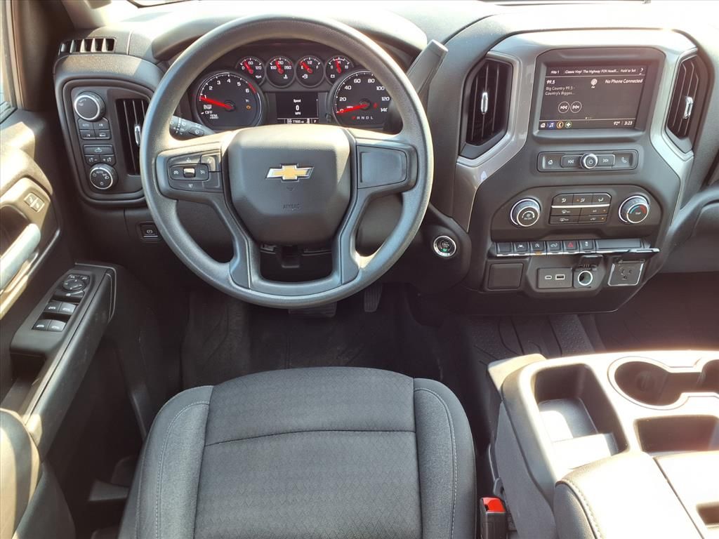 2023 Chevrolet Silverado 1500 Custom photo 3