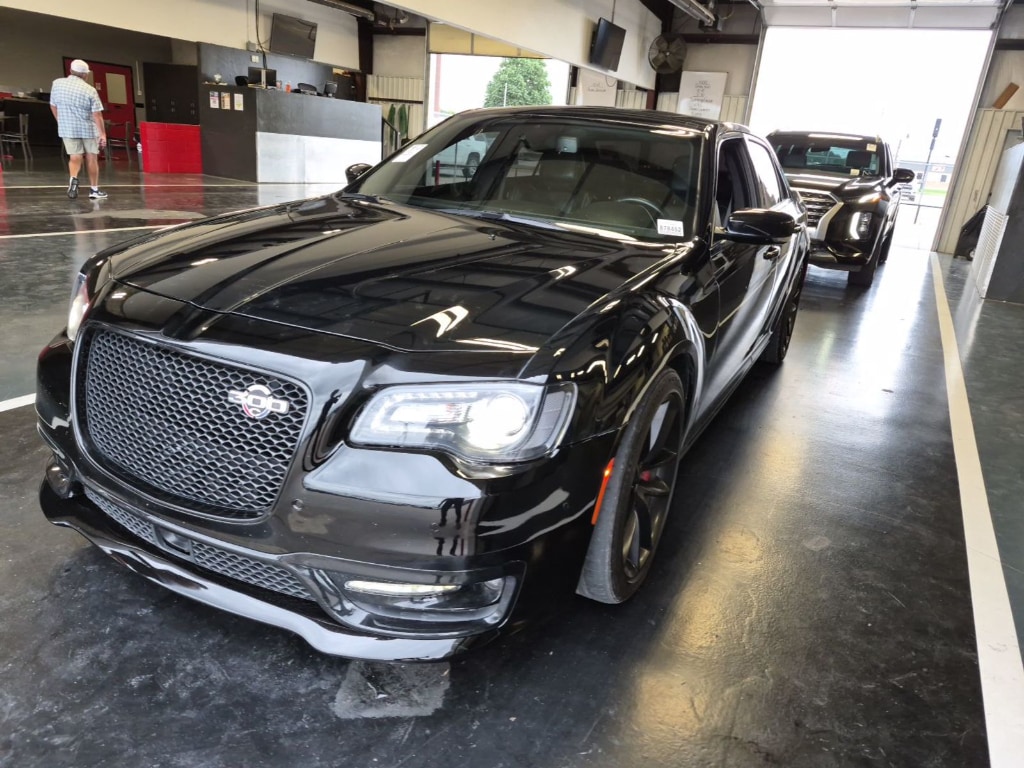 2023 Chrysler 300 C's photo