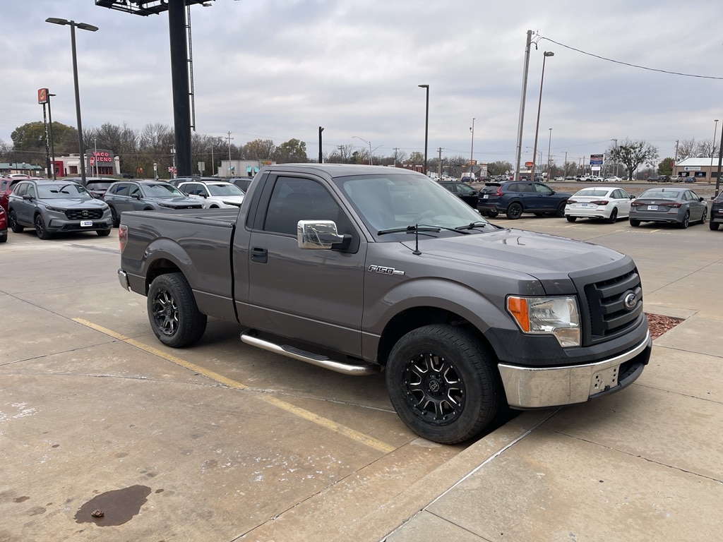 2010 Ford F-150 XL's photo