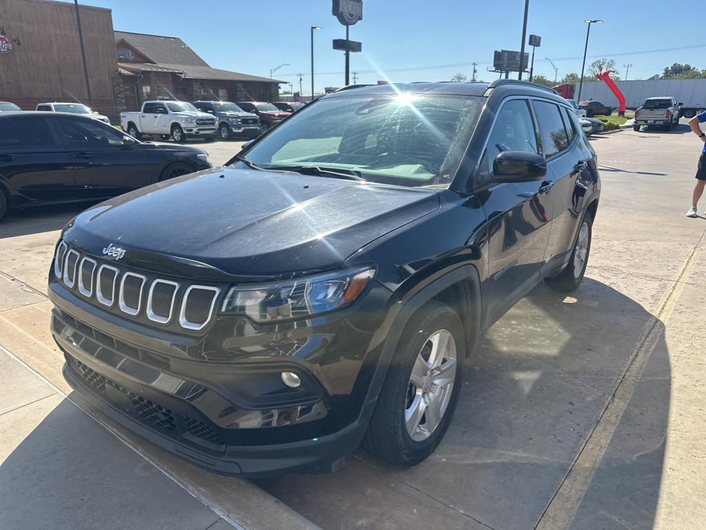 2022 Jeep Compass Latitude photo 3