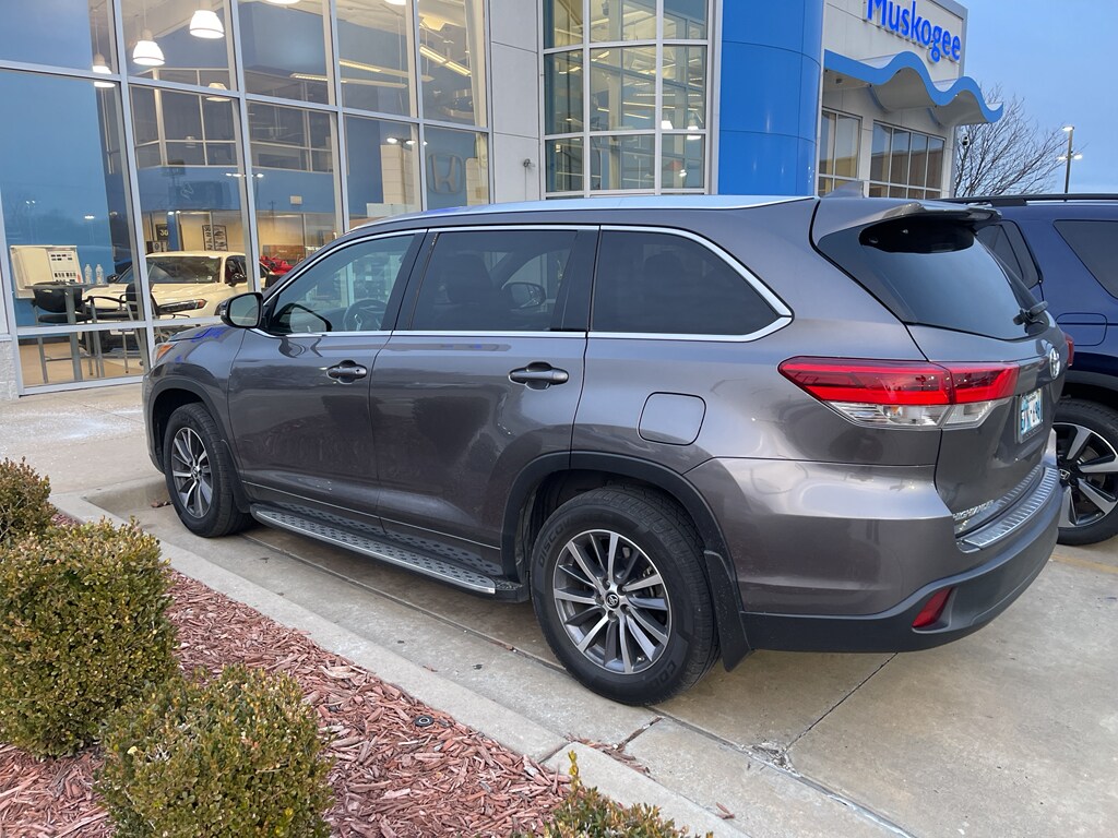 Used 2017 Toyota Highlander XLE Sport Utility