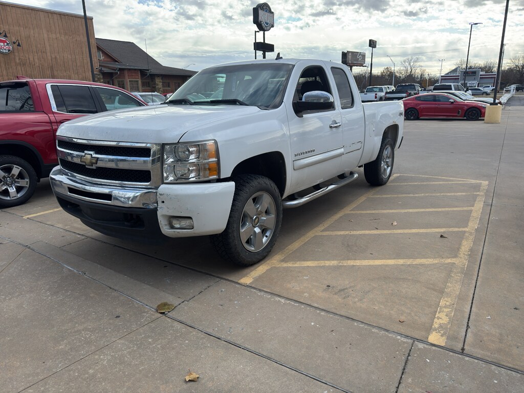 Used 2011 Chevrolet Silverado LT Cab; Extended