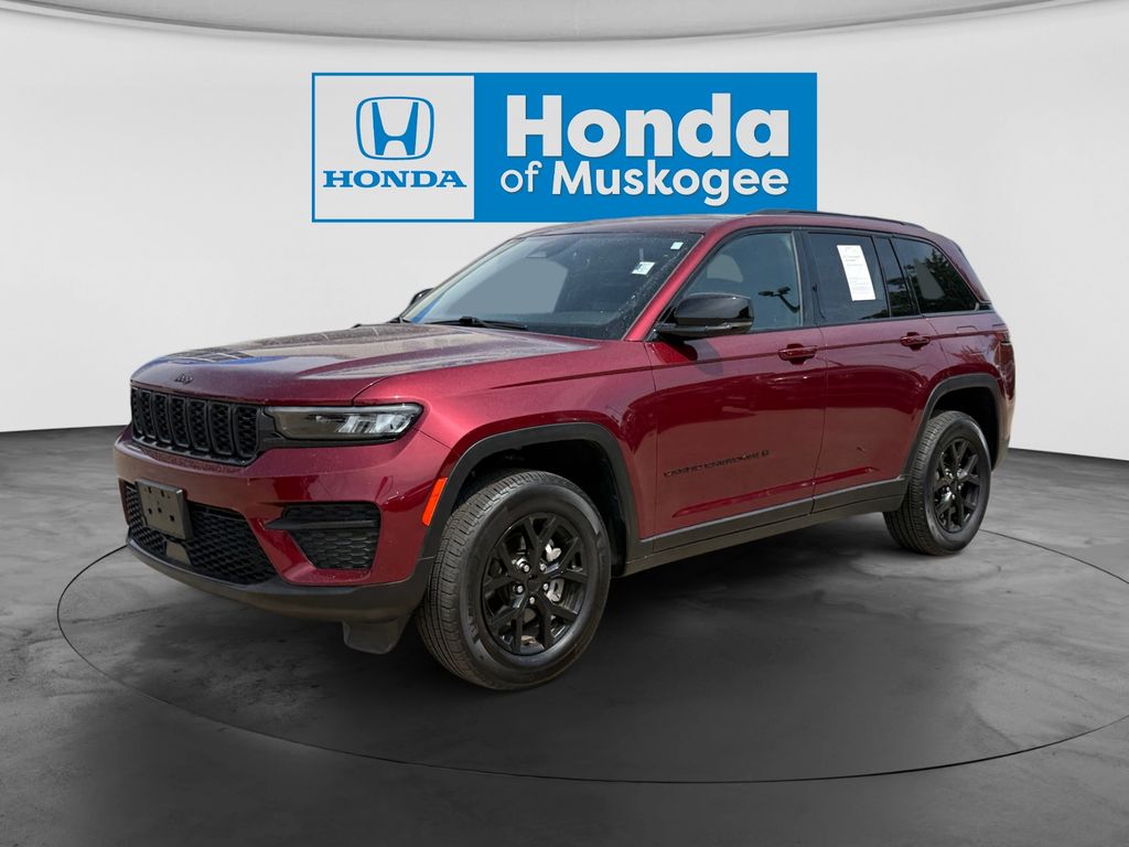 Used 2025 Jeep Grand Cherokee Altitude