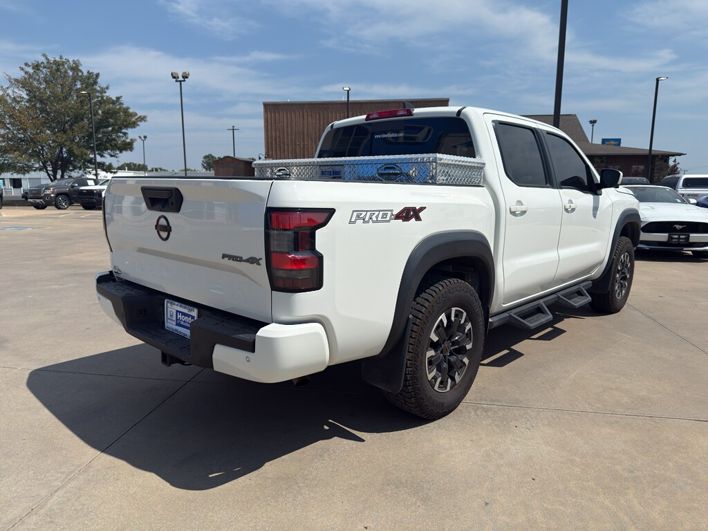 2023 Nissan Frontier PRO-4X Crew Cab photo 3