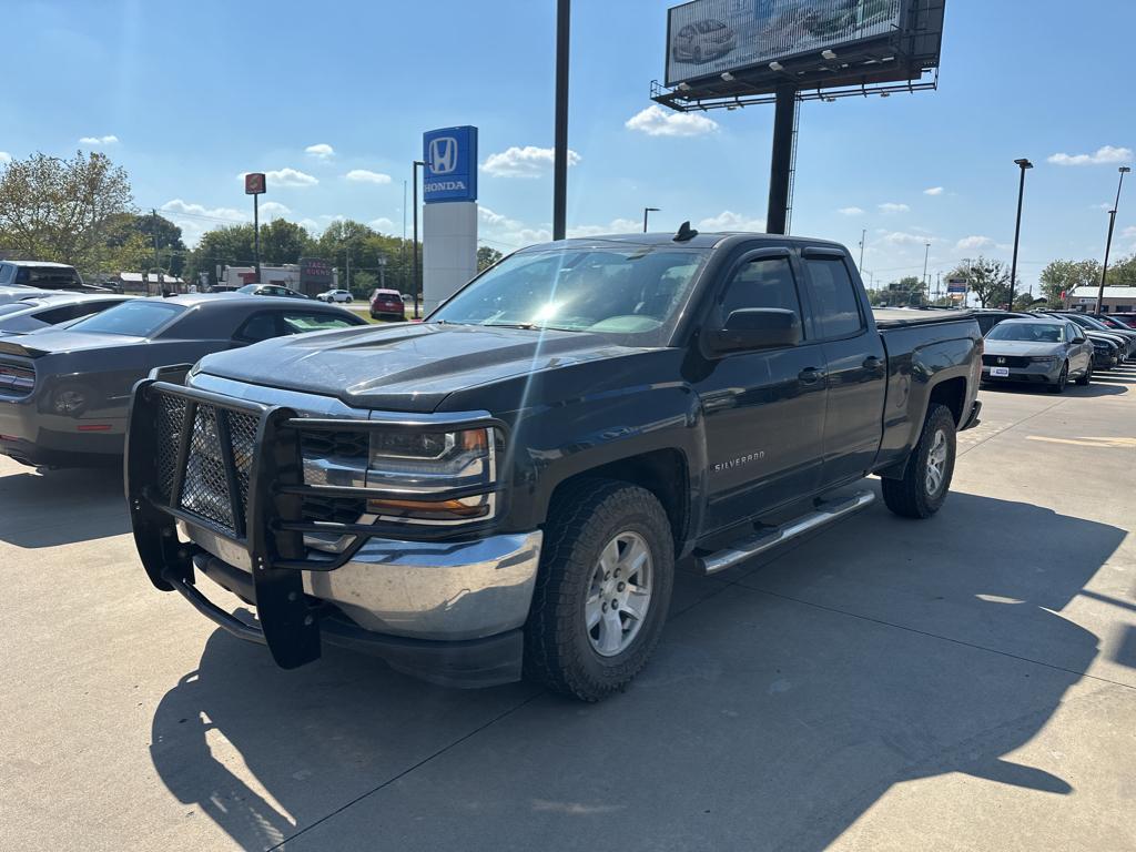 2018 Chevrolet Silverado 1500 LT photo 3