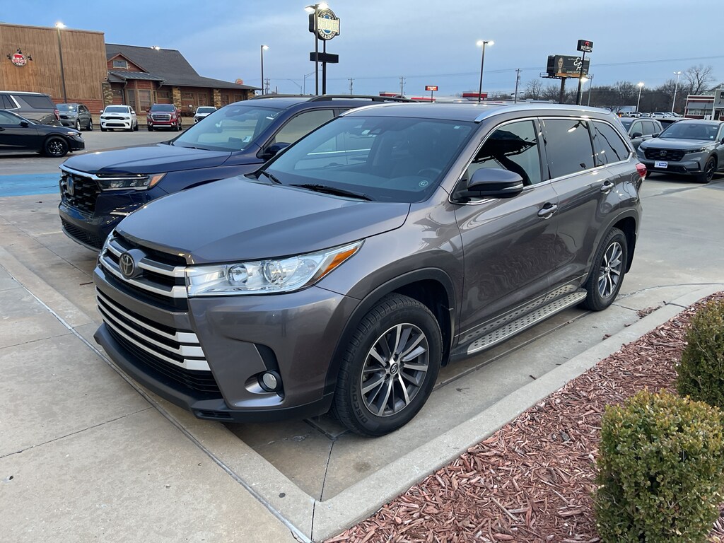 Used 2017 Toyota Highlander XLE Sport Utility