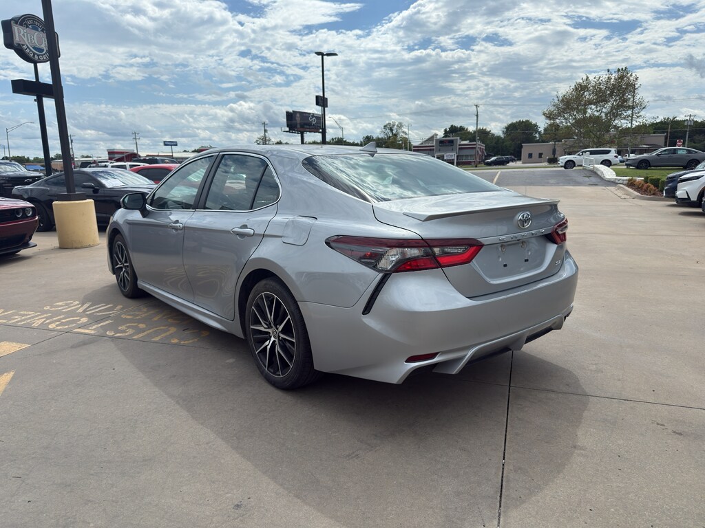 2023 Toyota Camry SE photo 3