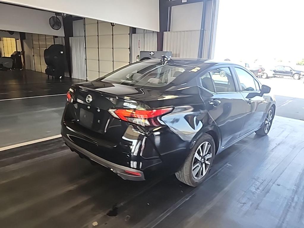 2021 Nissan Versa SV photo 3