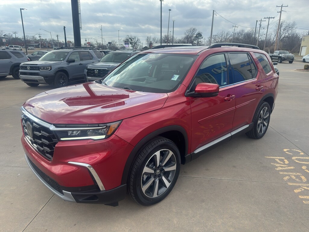 Used 2025 Honda Pilot Touring Sport Utility